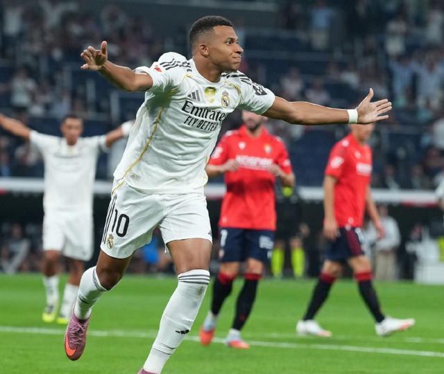 纳乌迎战奥, 球被盯防的, 让库尔图瓦 纳乌迎战奥, 球被盯防的, 让库尔图瓦