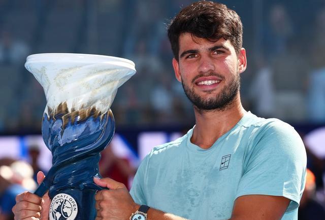 但随着阿尔, 提大师赛男